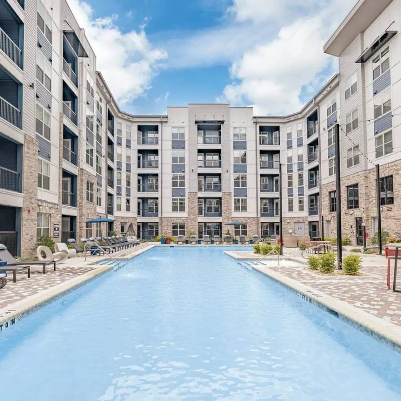 Birmingham Luxury: 2BR Apartment w/ Pool & Gym